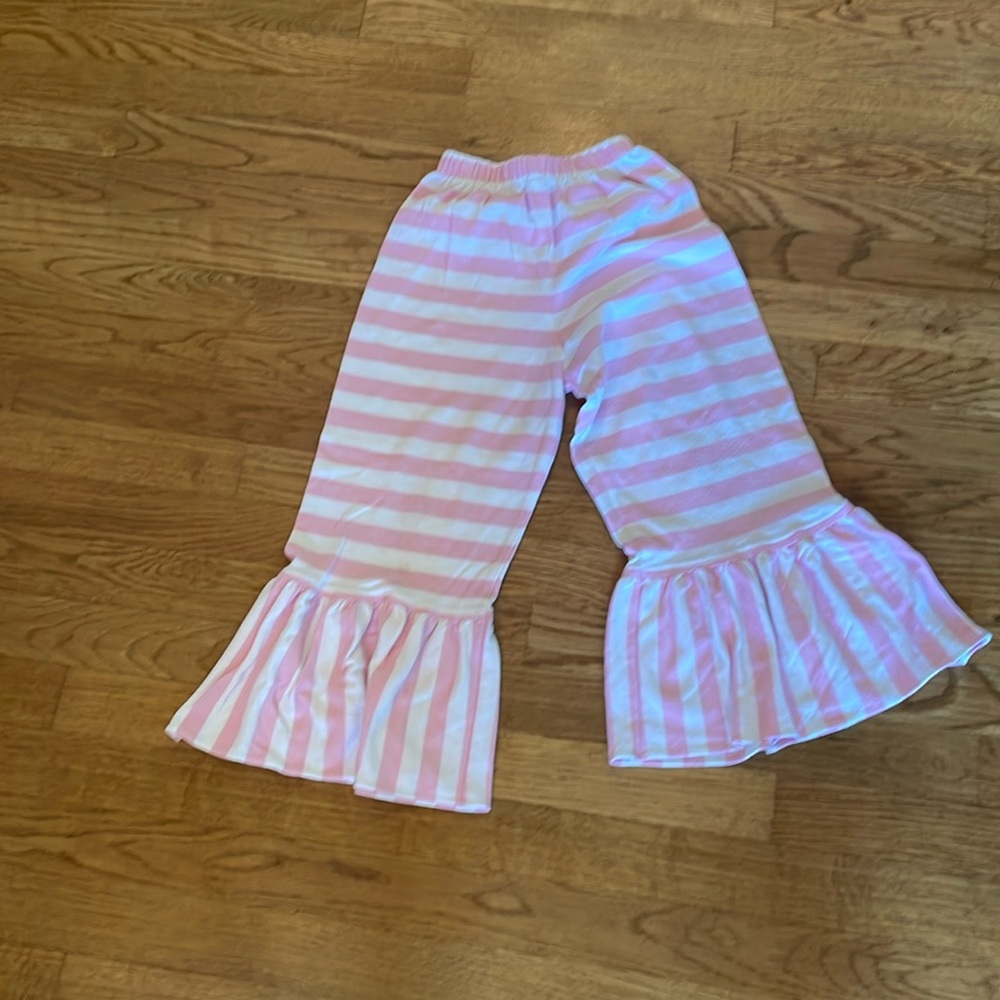 Girls size 5 pink and white striped ruffle pants by Shrimp & grits kids